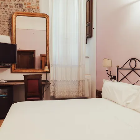Szálloda Ii Guelfo Bianco 3*